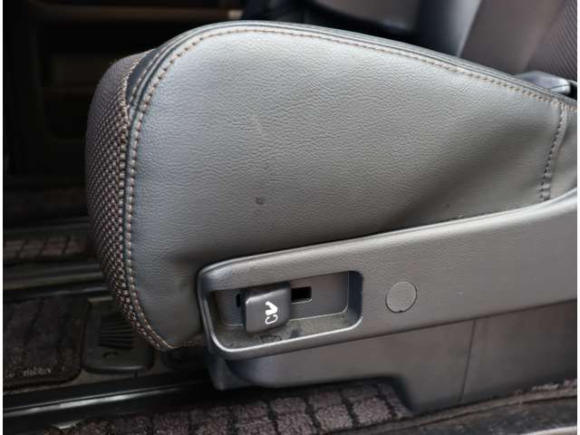 NISSAN ELGRAND 2006 Image 31