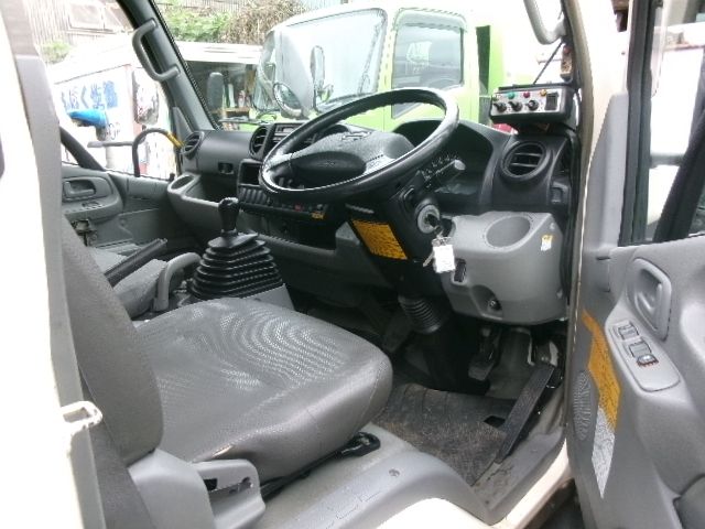 HINO DUTRO 2013 Image 31