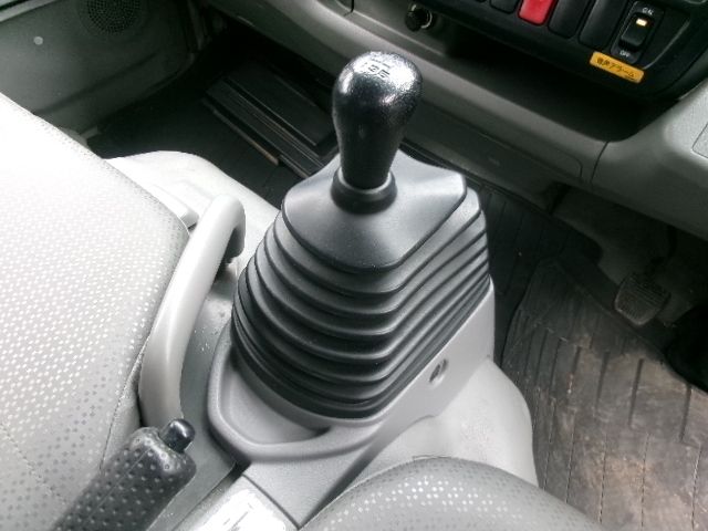 HINO DUTRO 2013 Image 31