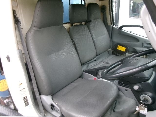 HINO DUTRO 2013 Image 31