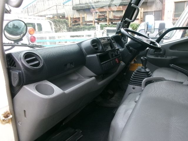 HINO DUTRO 2013 Image 31