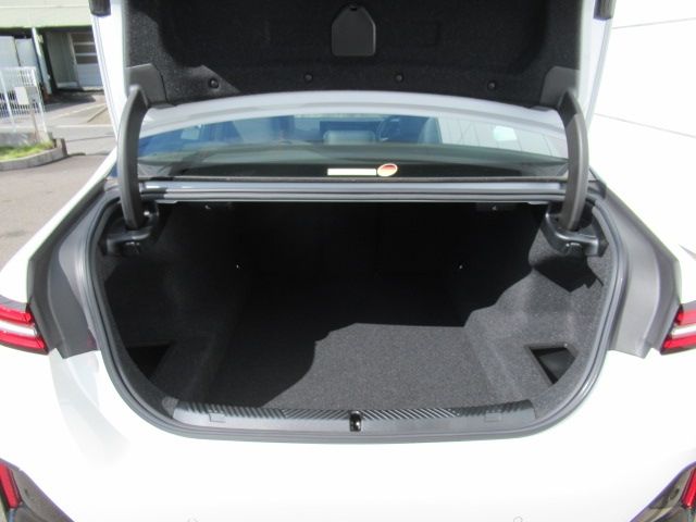 BMW 5SERIES SEDAN 2025 Image 31