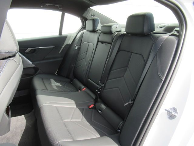BMW 5SERIES SEDAN 2025 Image 31