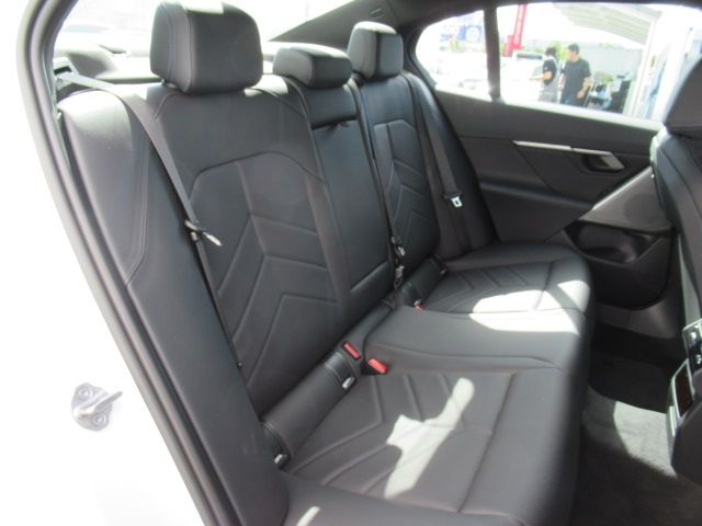 BMW 5SERIES SEDAN 2025 Image 31