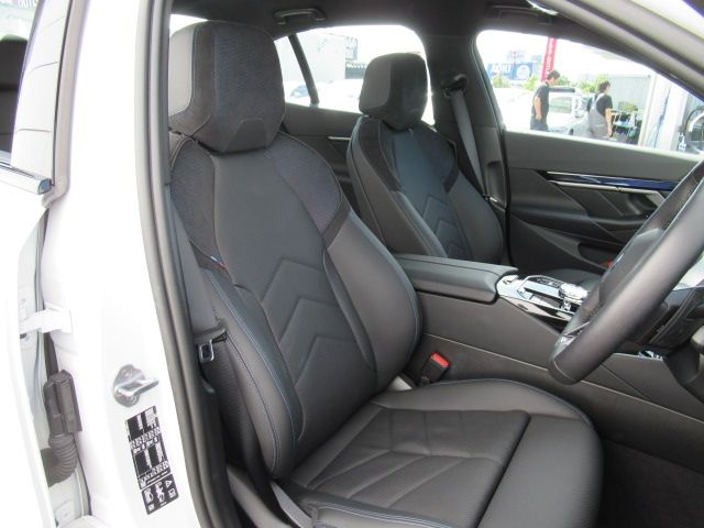 BMW 5SERIES SEDAN 2025 Image 31