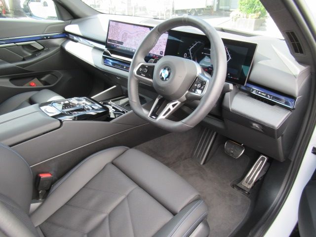 BMW 5SERIES SEDAN 2025 Image 31