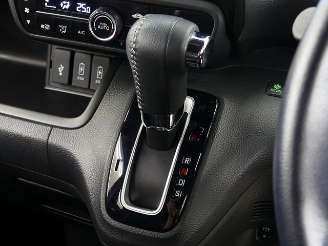 HONDA N BOX CUSTOM 2020 Image 31