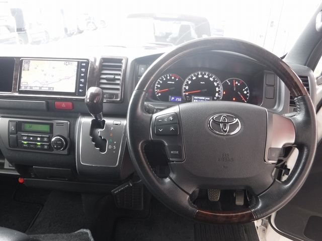 TOYOTA HIACE VAN 4WD 2019 Image 31