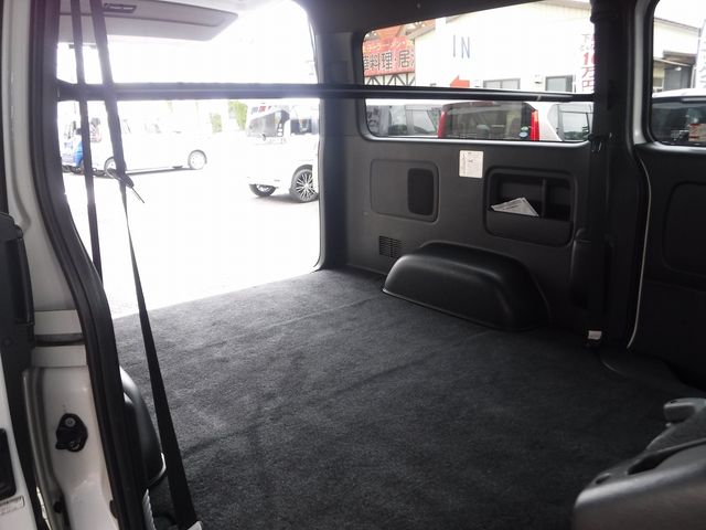 TOYOTA HIACE VAN 4WD 2019 Image 31