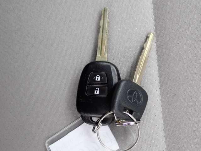 TOYOTA COROLLA AXIO 2017 Image 31