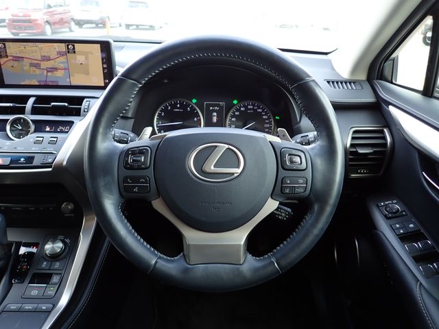 TOYOTA LEXUS NX300 2018 Image 31