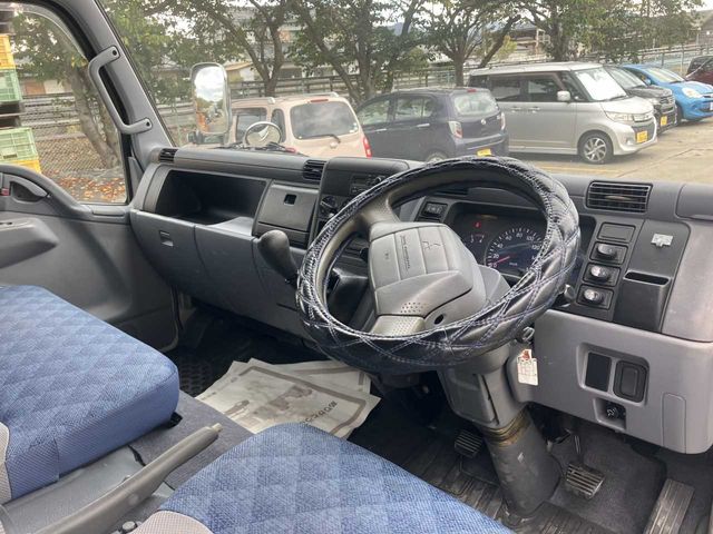 MITSUBISHI CANTER 2004 Image 31