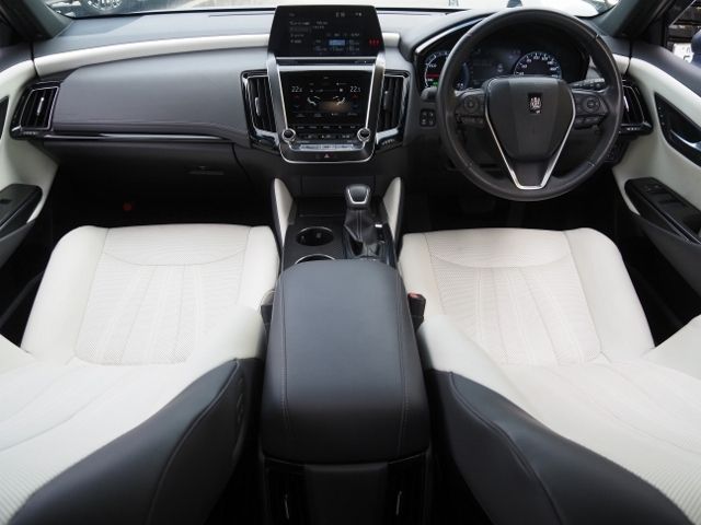 TOYOTA CROWN SEDAN HYBRID 4 2018 Image 31