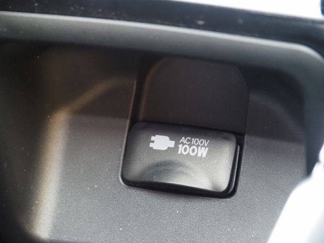 TOYOTA CROWN SEDAN HYBRID 4 2018 Image 31