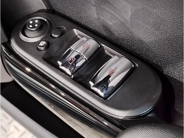 BMW MINI COOPER OPEN 2017 Image 31