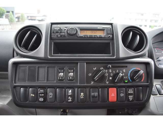 HINO DUTRO 2019 Image 31