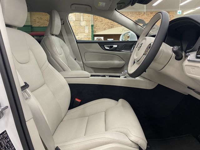 VOLVO V60 2025 Image 31