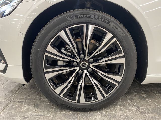 VOLVO V60 2025 Image 31