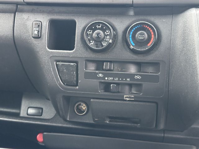 TOYOTA HIACE VAN 2WD 2005 Image 31