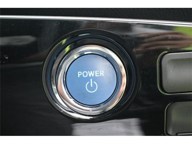 TOYOTA PRIUS 2019 Image 31