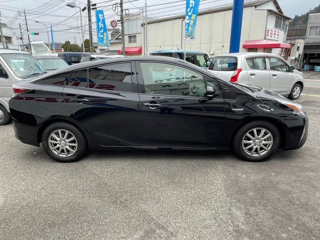 TOYOTA PRIUS 2018 Image 31