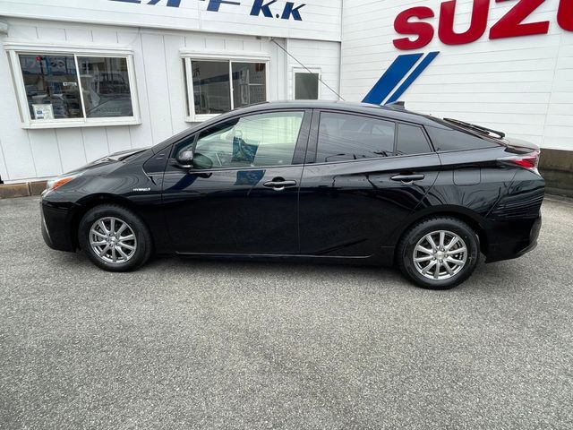 TOYOTA PRIUS 2018 Image 31