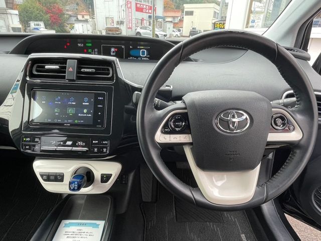 TOYOTA PRIUS 2018 Image 31
