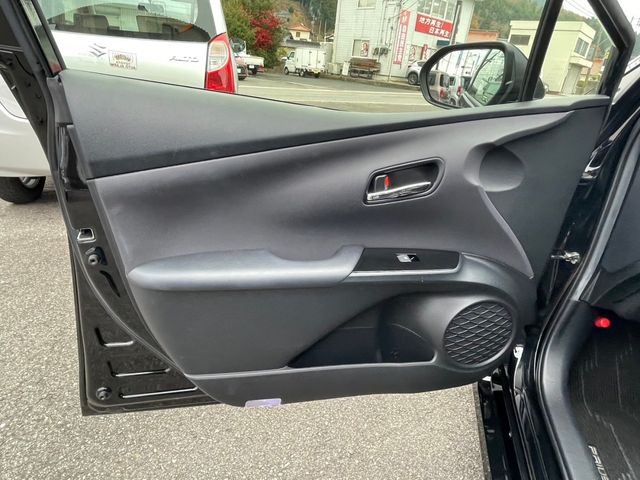 TOYOTA PRIUS 2018 Image 31
