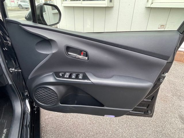 TOYOTA PRIUS 2018 Image 31