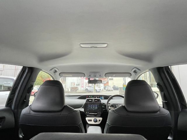 TOYOTA PRIUS 2018 Image 31