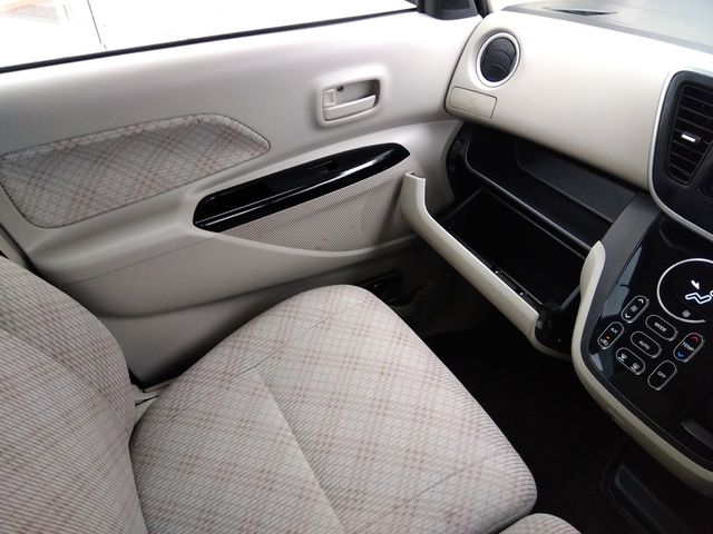 MITSUBISHI EK SPACE 2018 Image 31