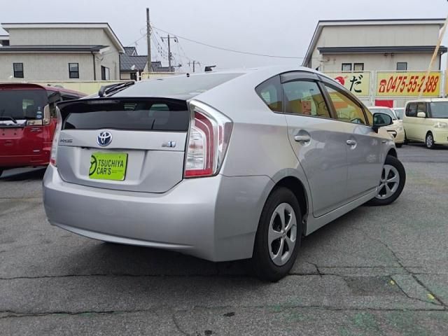 TOYOTA PRIUS 2013 Image 31