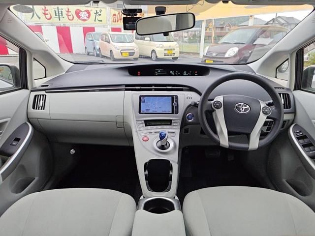 TOYOTA PRIUS 2013 Image 31