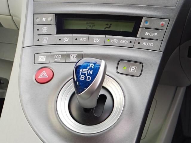 TOYOTA PRIUS 2013 Image 31