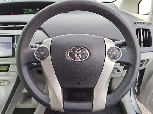 TOYOTA PRIUS 2013 Image 31
