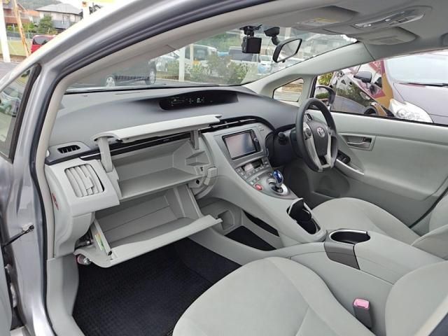 TOYOTA PRIUS 2013 Image 31