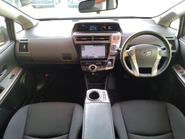 TOYOTA PRIUS ALPHA 2017 Image 31