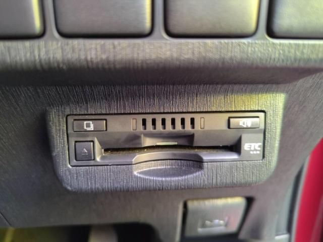 TOYOTA PRIUS ALPHA 2017 Image 31