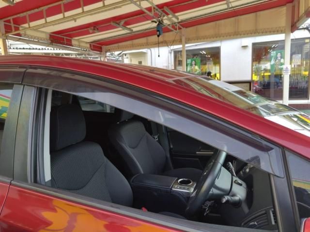 TOYOTA PRIUS ALPHA 2017 Image 31