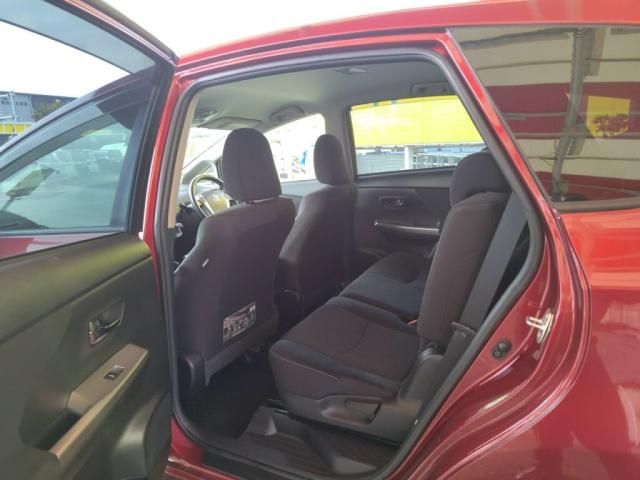 TOYOTA PRIUS ALPHA 2017 Image 31