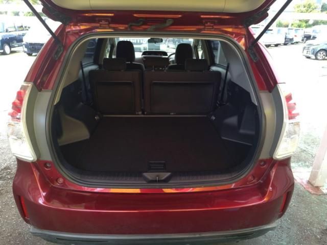 TOYOTA PRIUS ALPHA 2017 Image 31