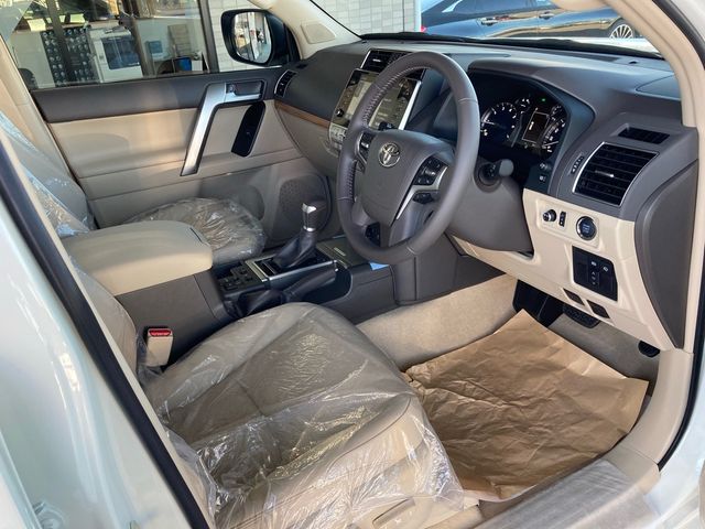 TOYOTA LANDCRUISER PRADO 2022 Image 31