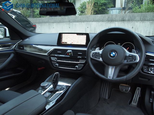 BMW 5SERIES SEDAN 2018 Image 31