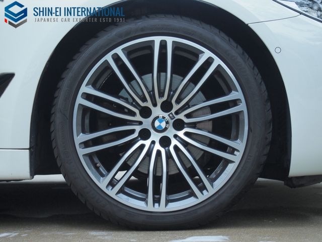 BMW 5SERIES SEDAN 2018 Image 31