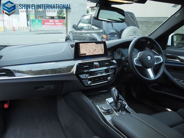 BMW 5SERIES SEDAN 2018 Image 31
