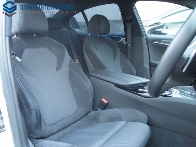 BMW 5SERIES SEDAN 2018 Image 31