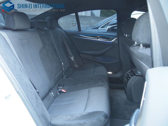 BMW 5SERIES SEDAN 2018 Image 31
