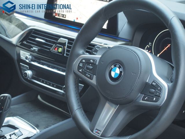 BMW 5SERIES SEDAN 2018 Image 31