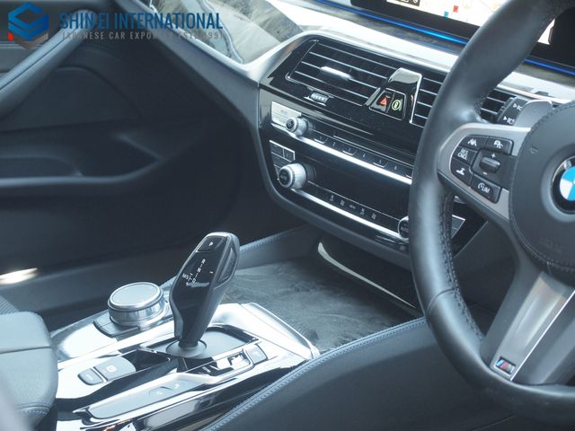 BMW 5SERIES SEDAN 2018 Image 31