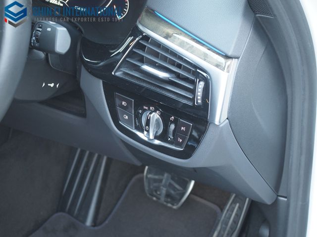BMW 5SERIES SEDAN 2018 Image 31